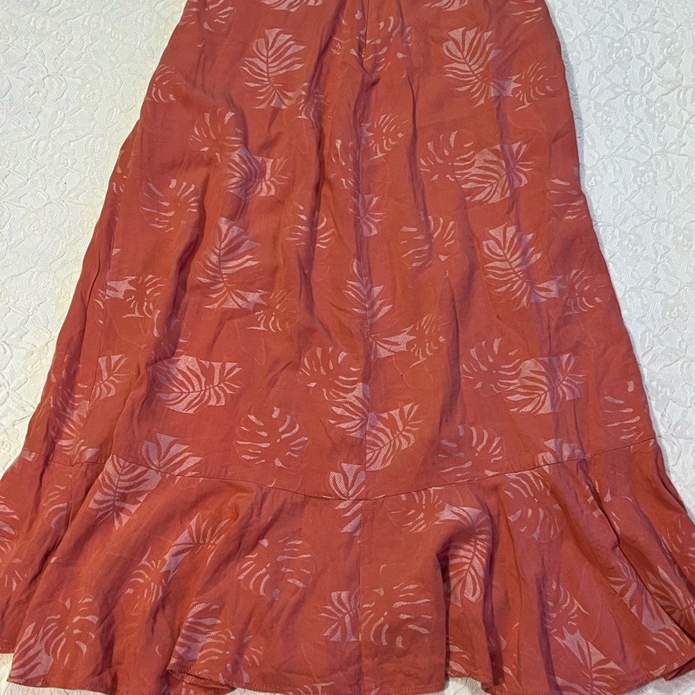 Pink Skirt With Leaf Pattern - image 2